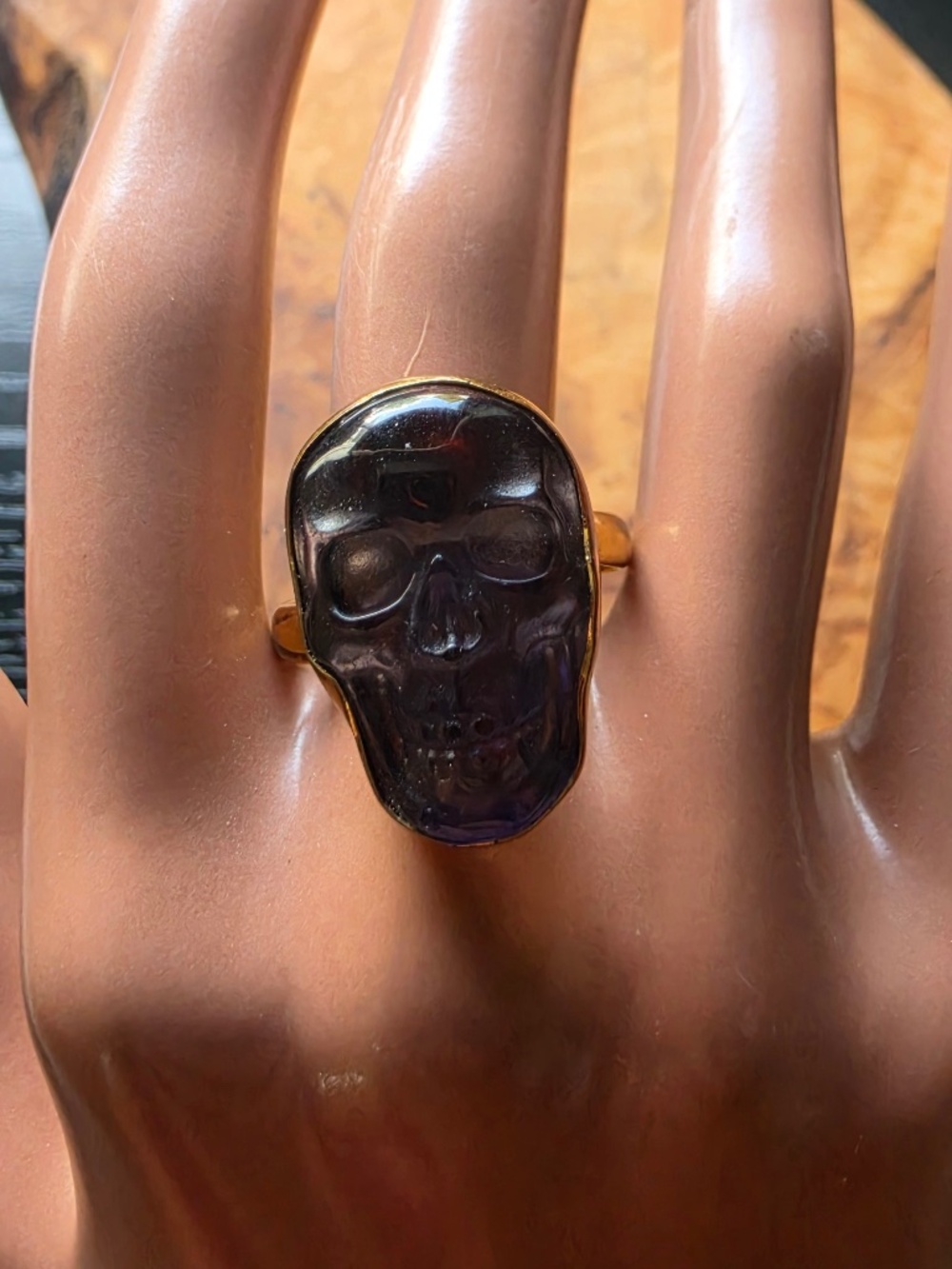Alchemia Amethyst Skull Ring - Picture 5 of 7
